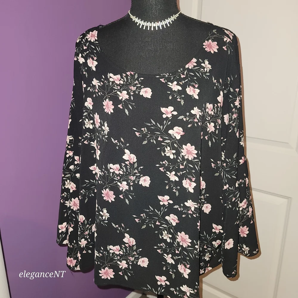 Rue+ Black And Pink Floral Top With Bell Sleeve Sz: 3X - Picture 6 of 8